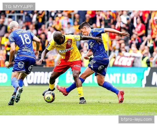 勒沃库森赛季巅峰对决中展现卓越节奏,激烈对抗尽显亮眼表现 勒沃库森赛季巅峰对决中展现卓越节奏,激烈对抗尽显亮眼表现