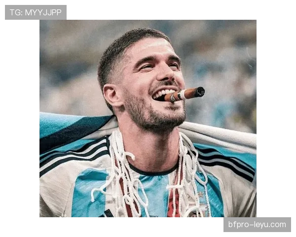 德保罗表现稳健，助攻助力阿根廷夺得世界杯决赛胜利