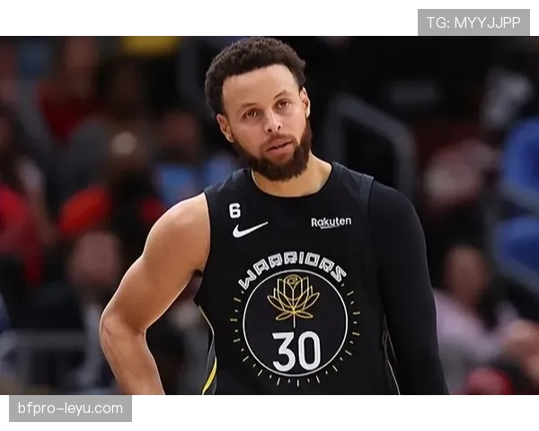 艾弗森突破创造得分高效 输出与库里三分形成鲜明对比